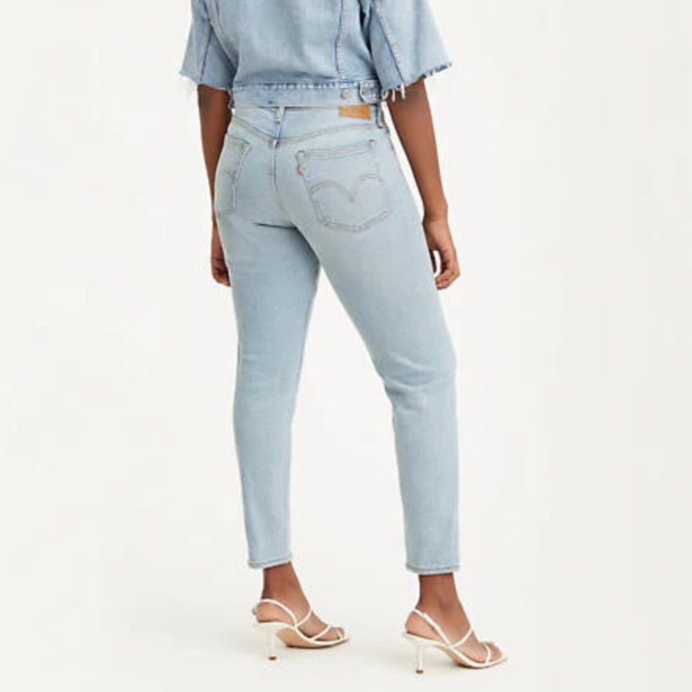 LEVI'S- WEDGIE LIGHT WASH JEAN